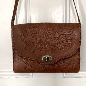 Vintage leather crossbody bag purse. Inside pockets. Worn in leather.